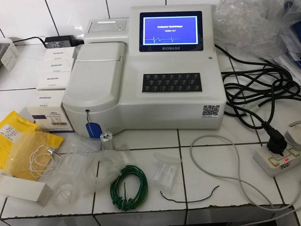 Analyseur biochimique BIOBASE semi-automatique pour analyses de laboratoire